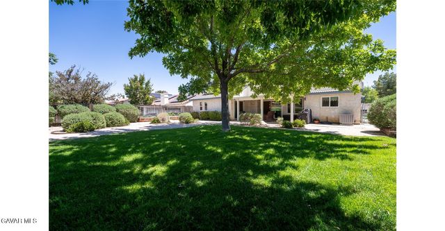 42423 Waterford Way, Quartz Hill, CA 93536