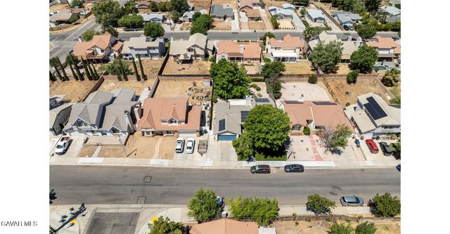 42423 Waterford Way, Quartz Hill, CA 93536