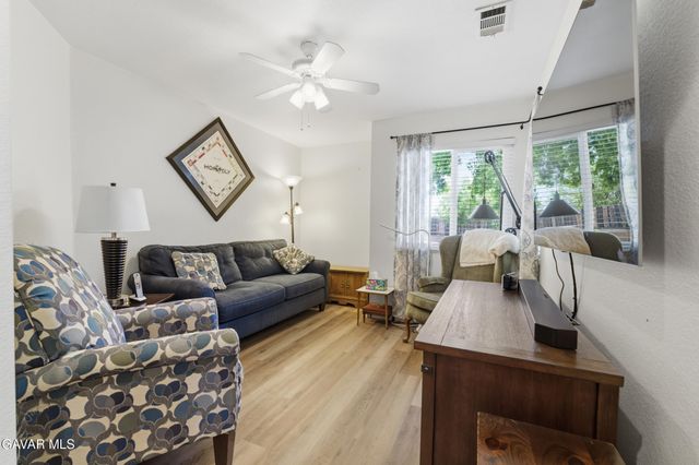 42423 Waterford Way, Quartz Hill, CA 93536