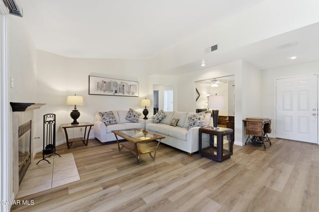 42423 Waterford Way, Quartz Hill, CA 93536