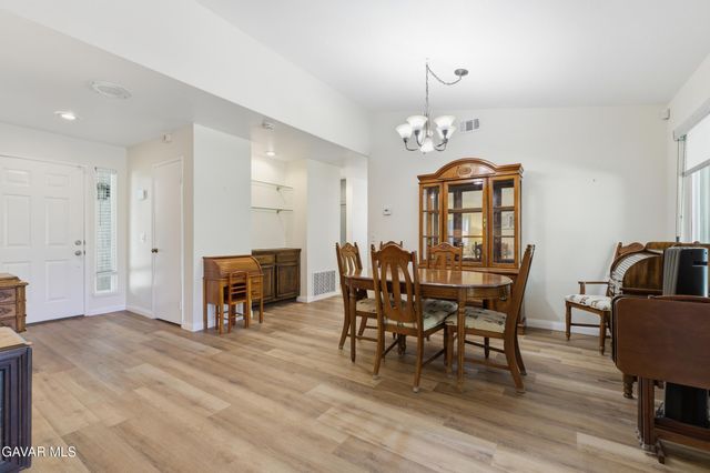 42423 Waterford Way, Quartz Hill, CA 93536