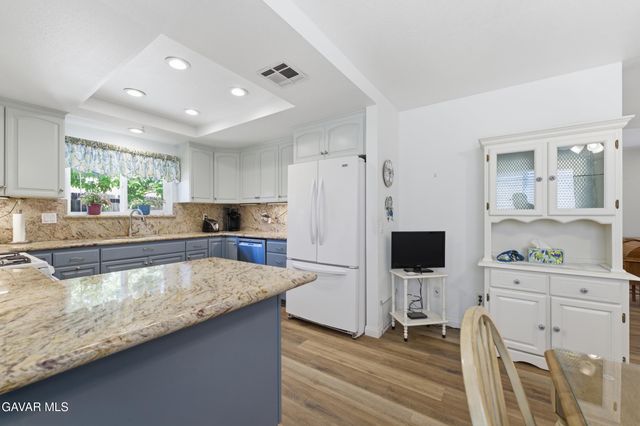 42423 Waterford Way, Quartz Hill, CA 93536