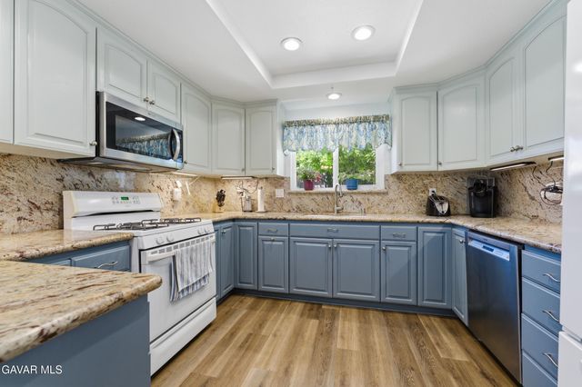 42423 Waterford Way, Quartz Hill, CA 93536