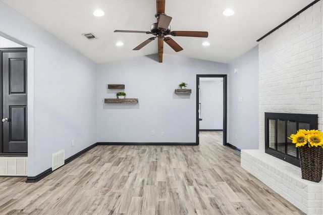1011 Serenada DR, Georgetown, TX 78628