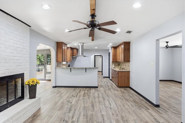1011 Serenada DR, Georgetown, TX 78628