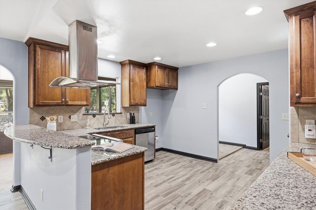 1011 Serenada DR, Georgetown, TX 78628