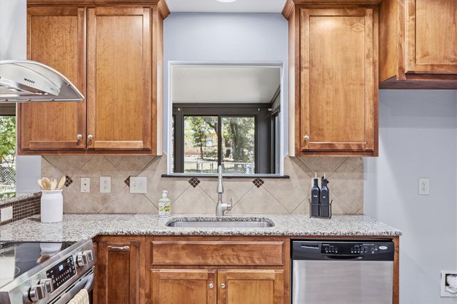 1011 Serenada DR, Georgetown, TX 78628