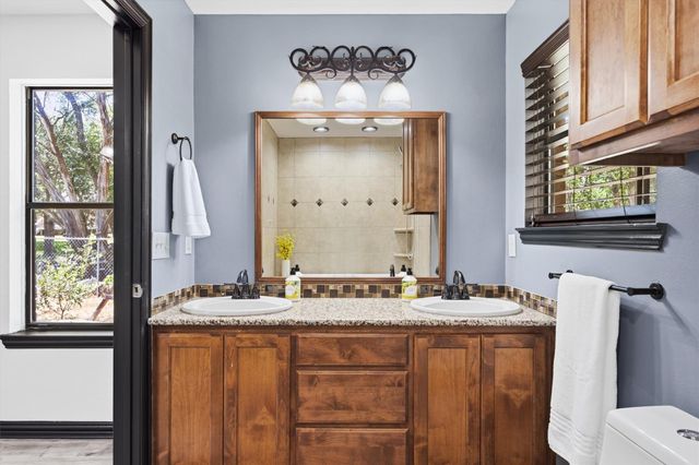 1011 Serenada DR, Georgetown, TX 78628