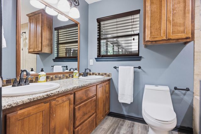 1011 Serenada DR, Georgetown, TX 78628