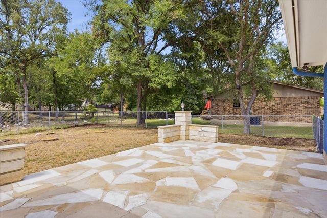 1011 Serenada DR, Georgetown, TX 78628