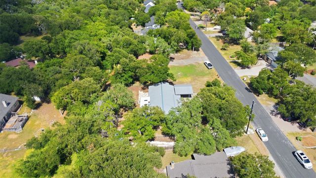 1011 Serenada DR, Georgetown, TX 78628