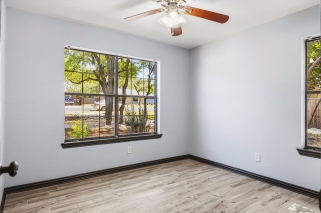 1011 Serenada DR, Georgetown, TX 78628