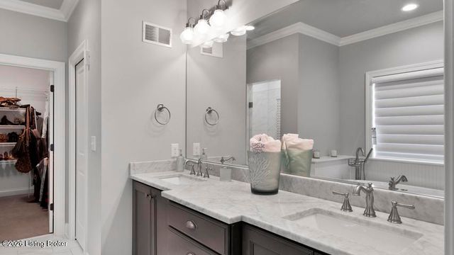 5300 Pebble Creek Pl, Louisville, KY 40241