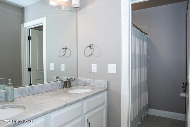 5300 Pebble Creek Pl, Louisville, KY 40241