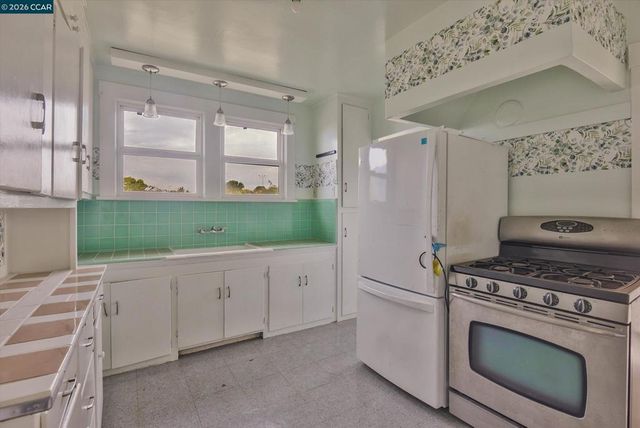 3750 Angelo Ave, Oakland, CA 94619