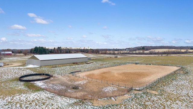 W6800 County Road D, Oxford, WI 53952