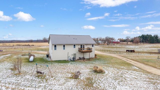 W6800 County Road D, Oxford, WI 53952
