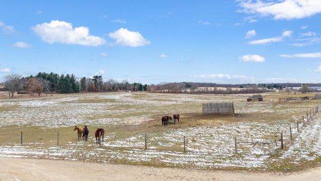 W6800 County Road D, Oxford, WI 53952