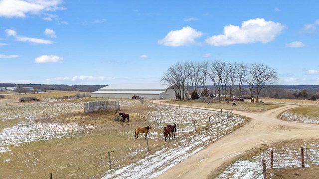 W6800 County Road D, Oxford, WI 53952