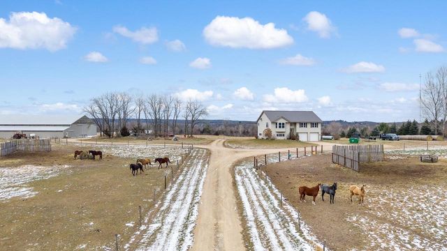 W6800 County Road D, Oxford, WI 53952