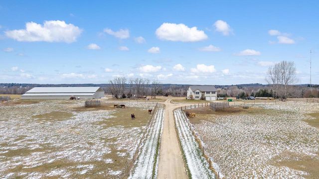 W6800 County Road D, Oxford, WI 53952