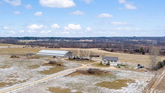 W6800 County Road D, Oxford, WI 53952