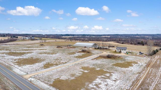 W6800 County Road D, Oxford, WI 53952