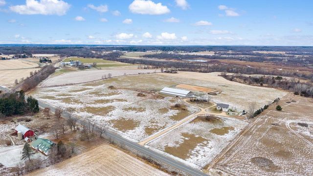 W6800 County Road D, Oxford, WI 53952