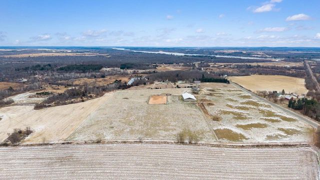 W6800 County Road D, Oxford, WI 53952