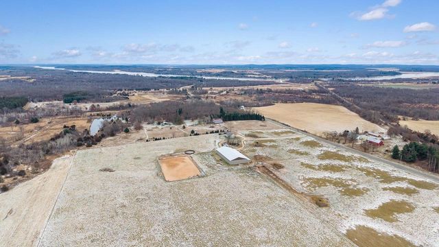 W6800 County Road D, Oxford, WI 53952