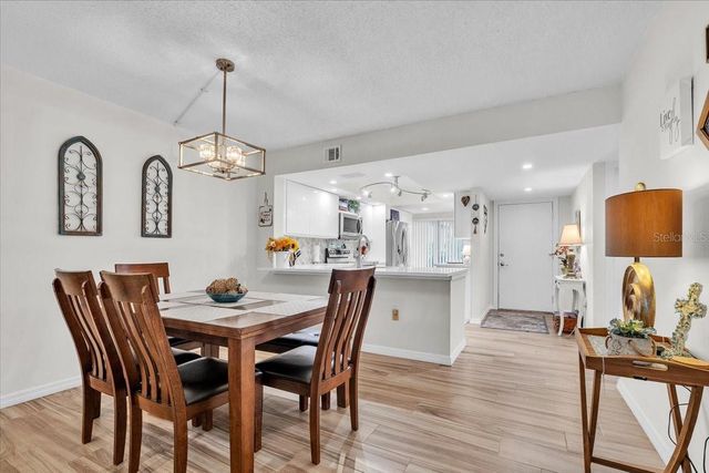 5209 WEDGEWOOD LANE 17, Sarasota, FL 34235