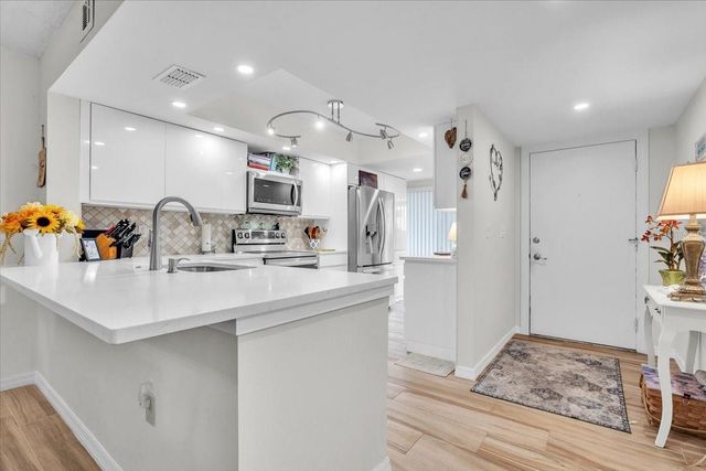 5209 WEDGEWOOD LANE 17, Sarasota, FL 34235