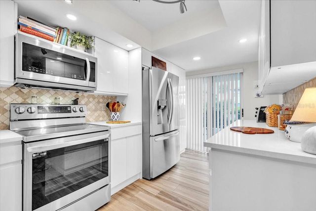 5209 WEDGEWOOD LANE 17, Sarasota, FL 34235