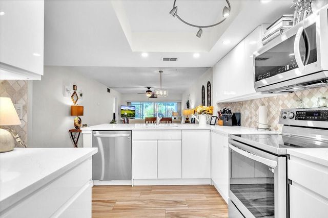 5209 WEDGEWOOD LANE 17, Sarasota, FL 34235