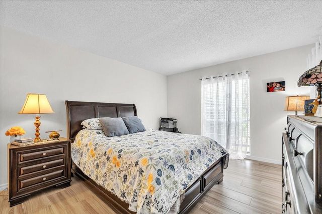 5209 WEDGEWOOD LANE 17, Sarasota, FL 34235