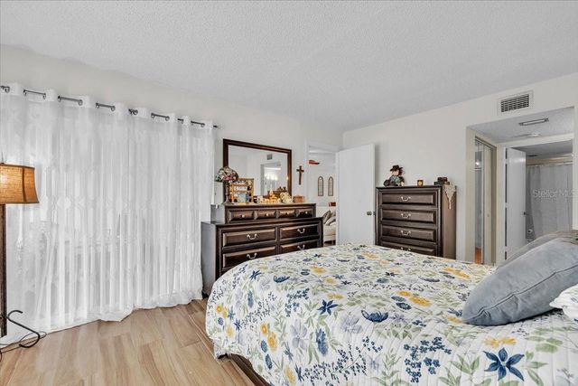 5209 WEDGEWOOD LANE 17, Sarasota, FL 34235