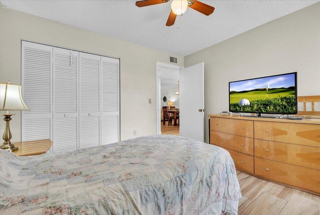 5209 WEDGEWOOD LANE 17, Sarasota, FL 34235