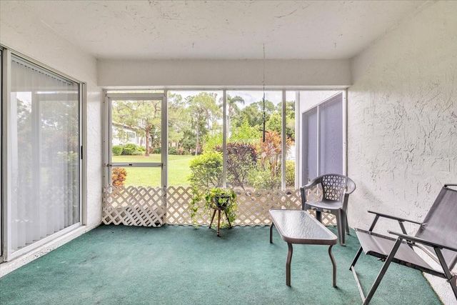 5209 WEDGEWOOD LANE 17, Sarasota, FL 34235