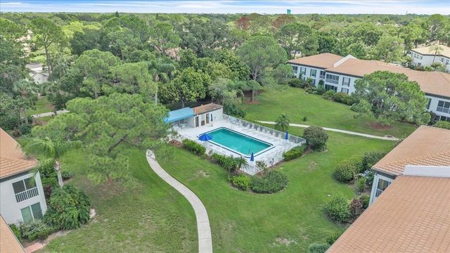 5209 WEDGEWOOD LANE 17, Sarasota, FL 34235
