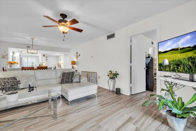 5209 WEDGEWOOD LANE 17, Sarasota, FL 34235