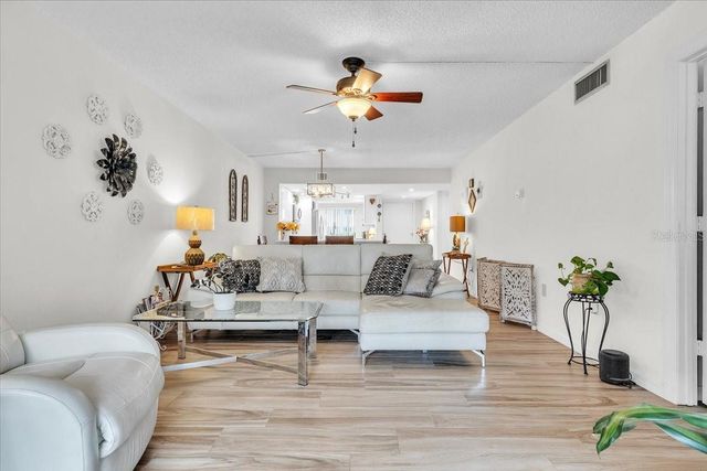 5209 WEDGEWOOD LANE 17, Sarasota, FL 34235