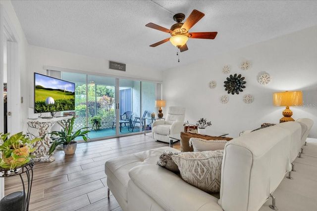 5209 WEDGEWOOD LANE 17, Sarasota, FL 34235