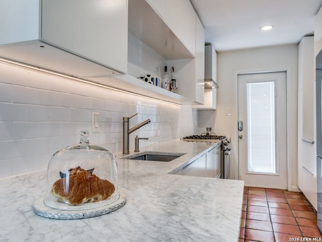 185 Terrell Rd Apt 101, San Antonio, TX 78209