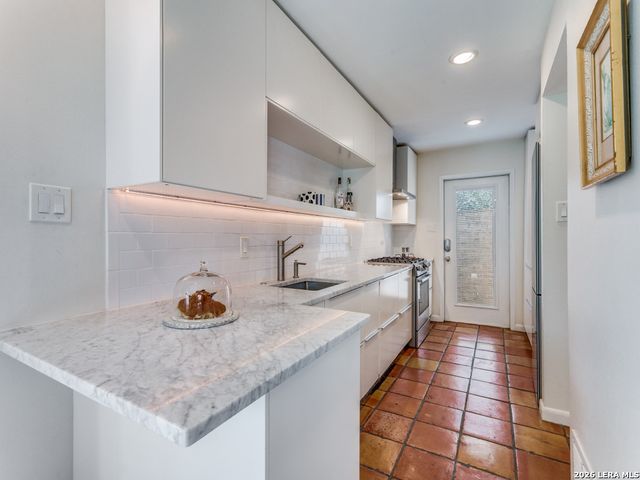 185 Terrell Rd Apt 101, San Antonio, TX 78209