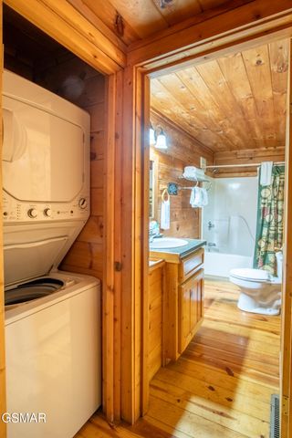 905 Valley Drive, Gatlinburg, TN 37738