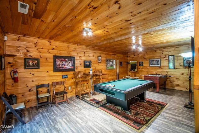 905 Valley Drive, Gatlinburg, TN 37738