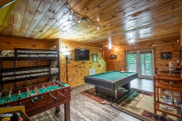 905 Valley Drive, Gatlinburg, TN 37738