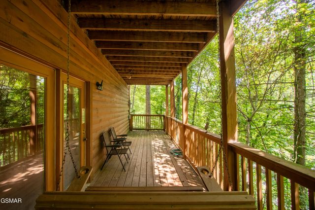 905 Valley Drive, Gatlinburg, TN 37738