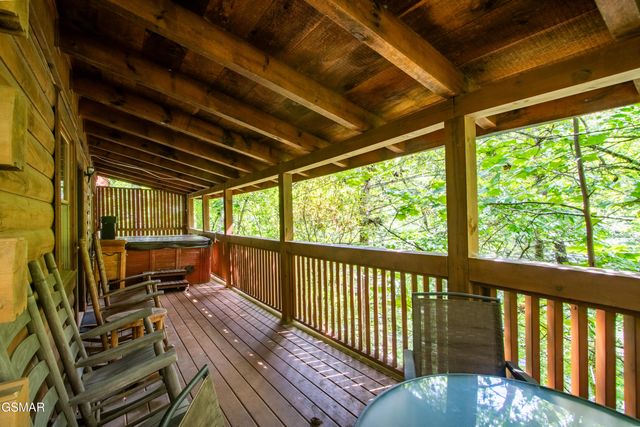 905 Valley Drive, Gatlinburg, TN 37738