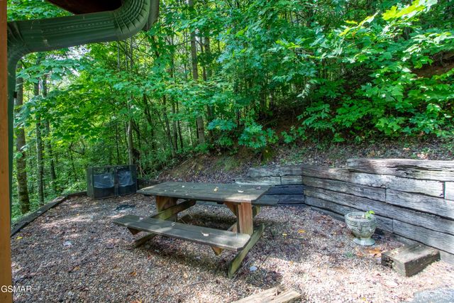 905 Valley Drive, Gatlinburg, TN 37738